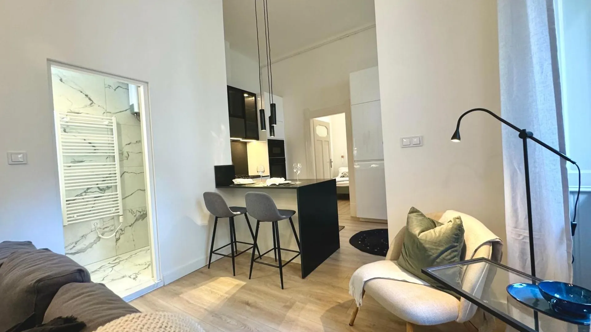 Apartment Buda Retreat - Modern 2Br Budapest Hungary