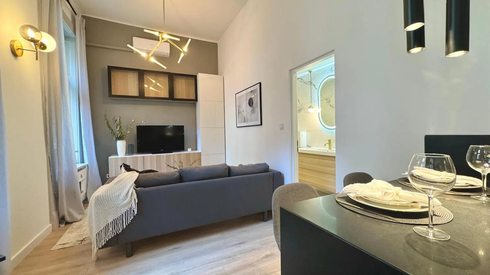 Buda Retreat - Modern 2Br Budapest 0*,  Hungary