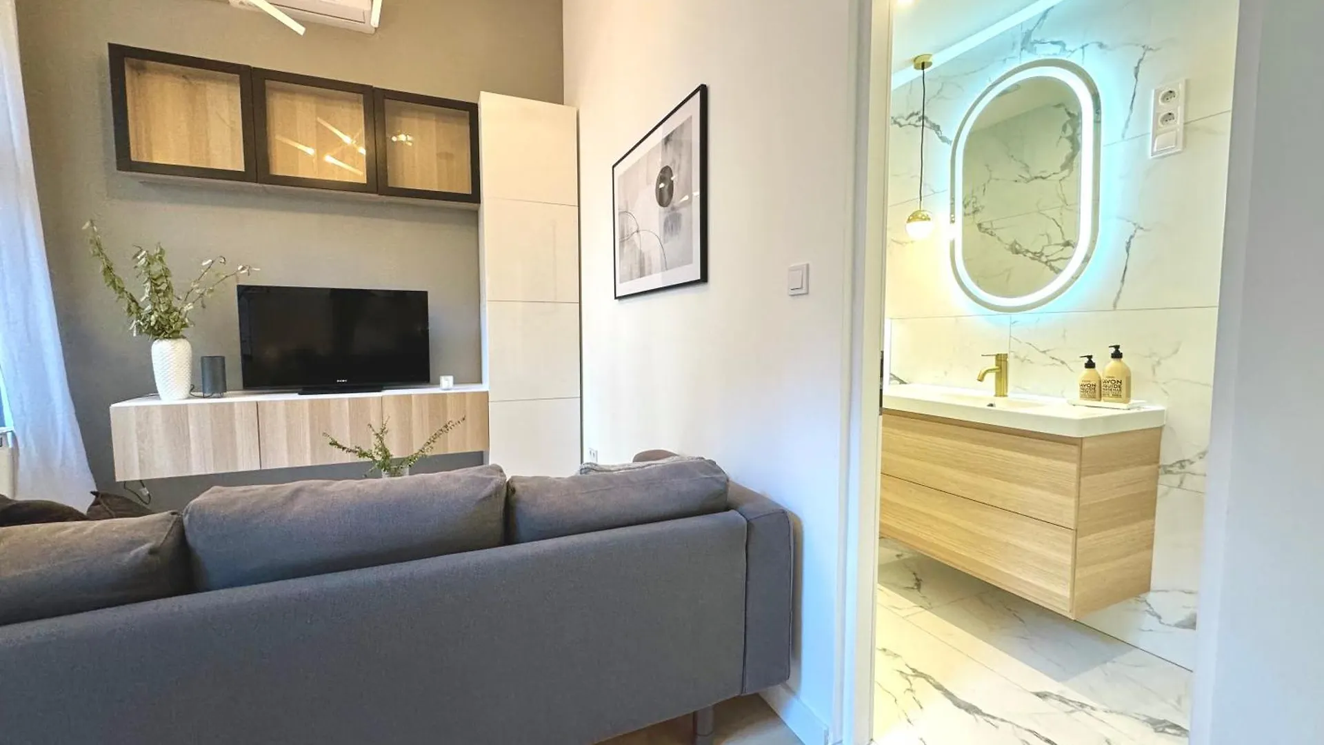 Apartment Buda Retreat - Modern 2Br Budapest