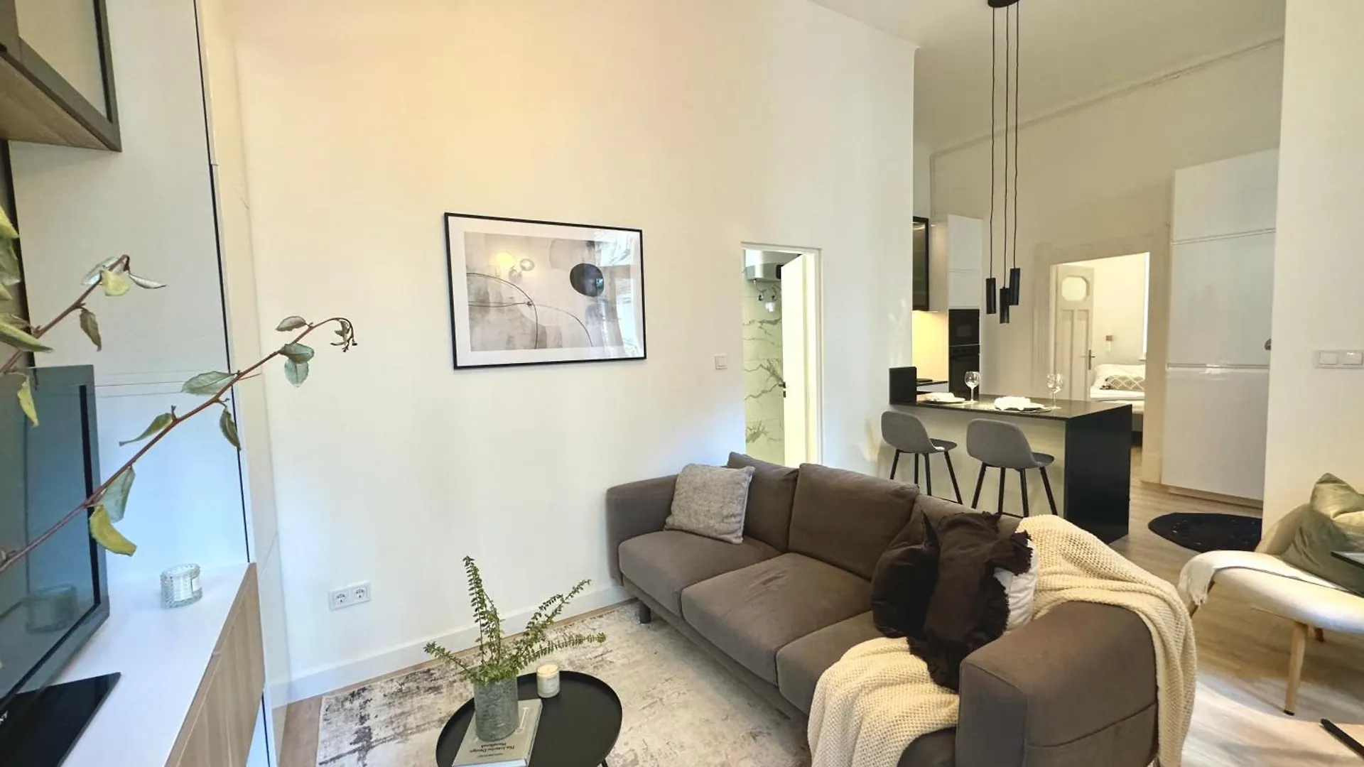 Buda Retreat - Modern 2Br Budapest Apartment