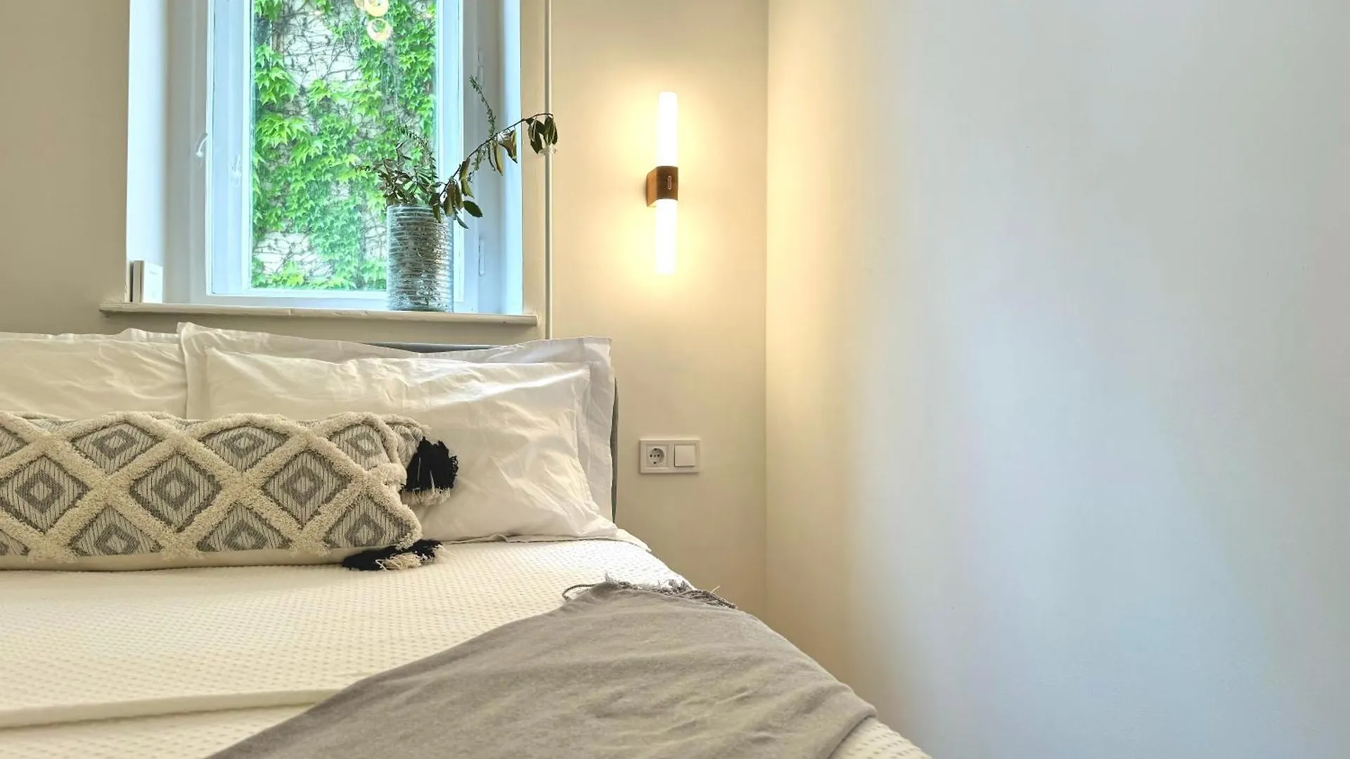 Buda Retreat - Modern 2Br Budapest Hungary